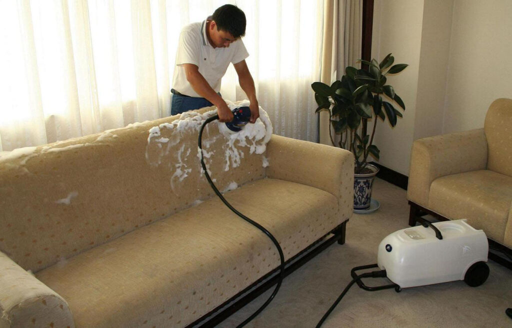 Come pulire il divano in tessuto non sfoderabile?